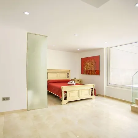 De Luxe Paramount Con Piscina & Jacuzzi En * Адехе