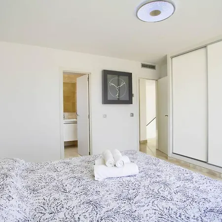 De Luxe Paramount Con Piscina & Jacuzzi En Дом отдыха