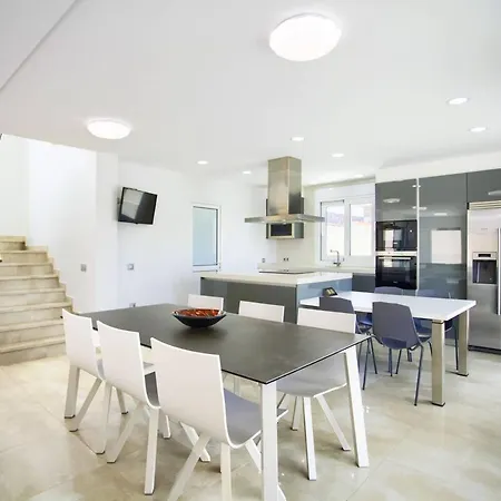 De Luxe Paramount Con Piscina & Jacuzzi En