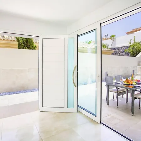 De Luxe Paramount Con Piscina & Jacuzzi En Дом отдыха