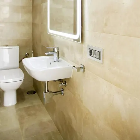 De Luxe Paramount Con Piscina & Jacuzzi En Дом отдыха Адехе