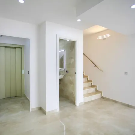 De Luxe Paramount Con Piscina & Jacuzzi En