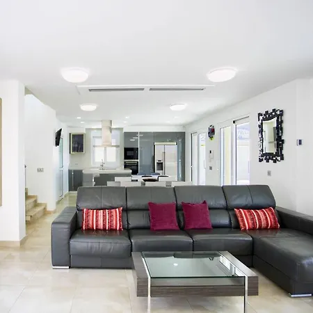 De Luxe Paramount Con Piscina & Jacuzzi En