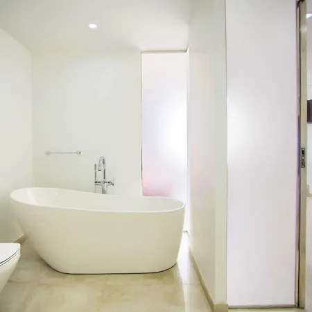 De Luxe Paramount Con Piscina & Jacuzzi En *