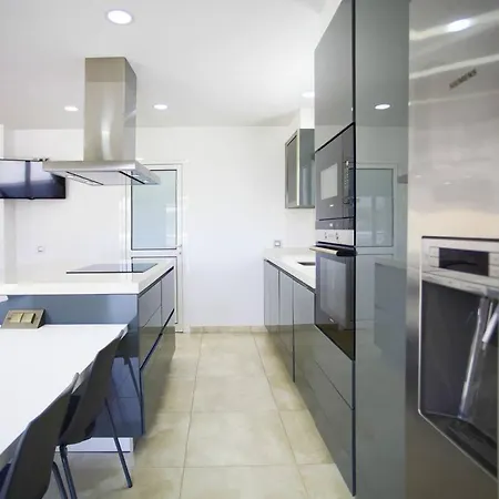 بيت للعطل De Luxe Paramount Con Piscina & Jacuzzi En أذيخي